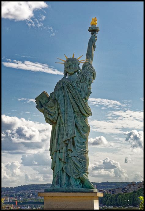 Statue de la Liberté réplique Paris monument sculpture Statue