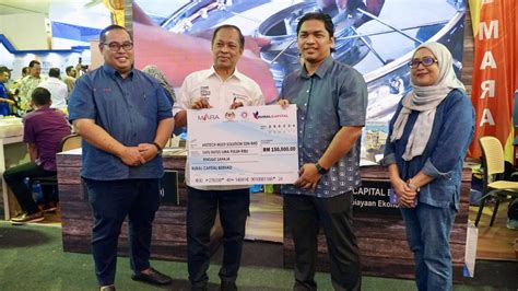 Sesi Penyerahan Mock Up Cheque Skim Pembiayaan Ekonomi Desa Sped