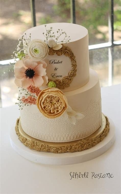 Floral Cake With Gold Decorated Cake By Sihirli Pastane CakesDecor