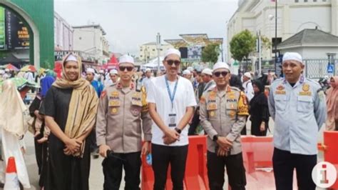 Perempatan Sekumpul Dipenuhi Ribuan Jamaah Jelang Haul Ke 19 KH