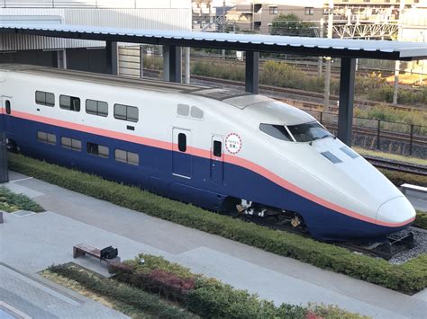 Shinkansen E1 at the Railway Museum in Saitama - Alo Japan