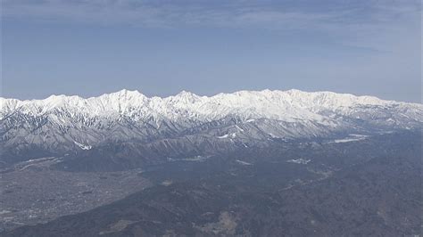 連休後半 人気の北アルプスなどで山岳遭難相次ぐ 5件6人救助 重軽傷3人 装備不足で行動不能の2人も アイゼン、ピッケルなく雪上に 長野