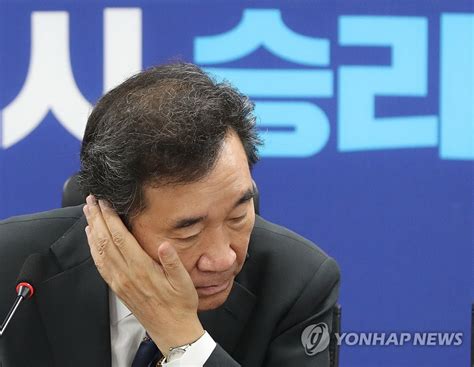 발언 듣는 이낙연 코로나19 국난극복위원장 연합뉴스