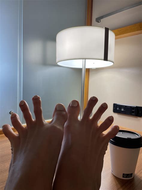 Toe Spread 😌 R Longtoes