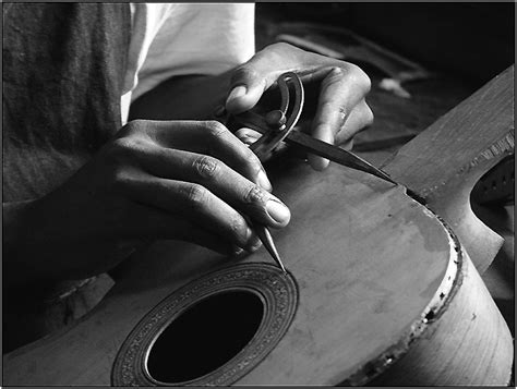 CÓMO SE FABRICA LOS INSTRUMENTOS MUSICALES LA MUSICA