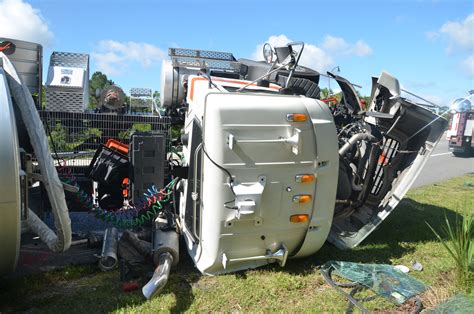 78-Ton Tanker Truck Overturns on Palm Coast Parkway, Which Will Close for 1-2 Hours