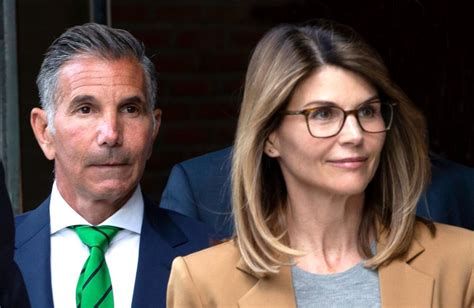 Lori Loughlin Mossimo Giannulli Facing Marital Problems Us Weekly