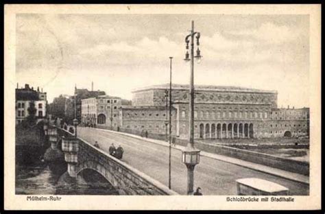 Mülheim an der Ruhr Schloßbrücke über Ruhr mit der Stadthalle