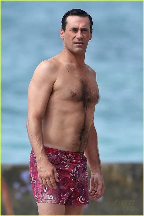 Jon Hamm: Shirtless 'Mad Men' Beach Scenes in Hawaii!: Photo 2744465 ...