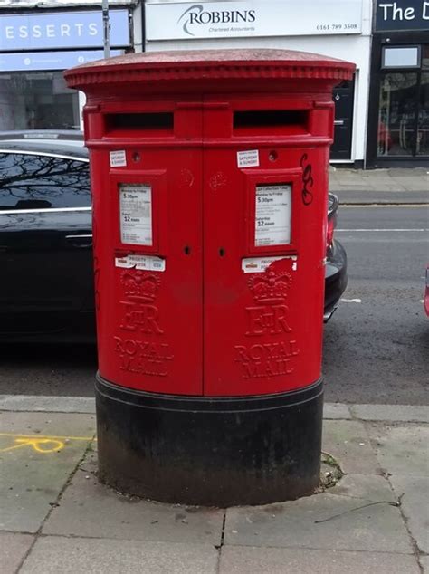 Double Aperture Elizabeth Ii Postbox On Jthomas Cc By Sa