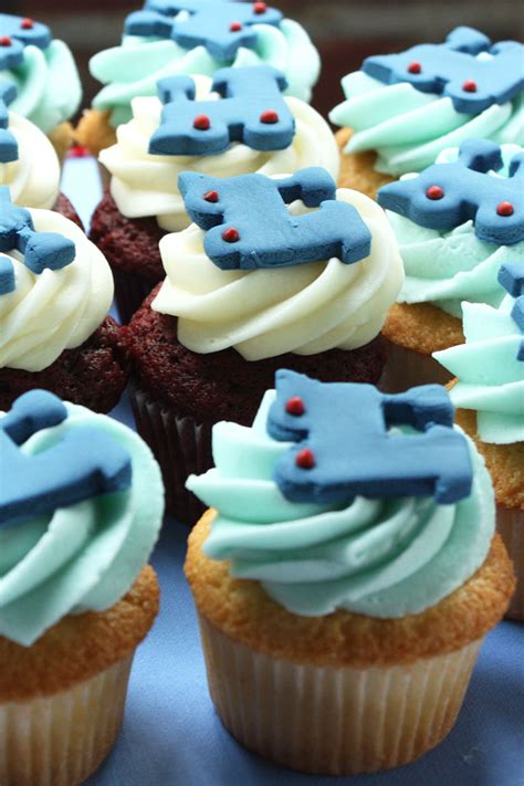 DIY: Edible Cupcake Toppers | DessArts