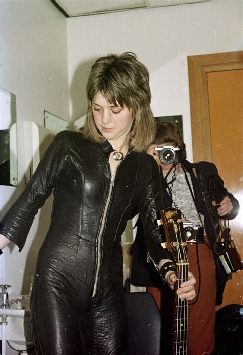 Pin By Sarah Manuel On Suzi Quatro Female Musicians Female Rock