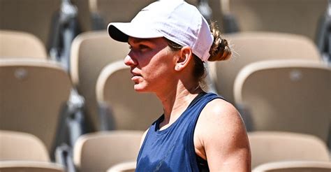 Trophée Clarins Halep pulls out due to knee injury Tennis Majors