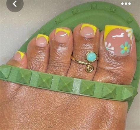 40 Trendy Pedicure Designs 2022 Flower Pastel Yellow Pedicure Artofit