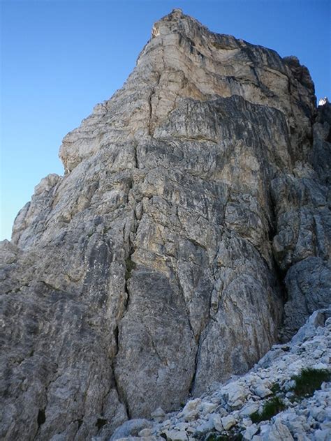 Spigolo Anja Bastione Del Mondeval Lastoni Di Formin Croda Da Lago