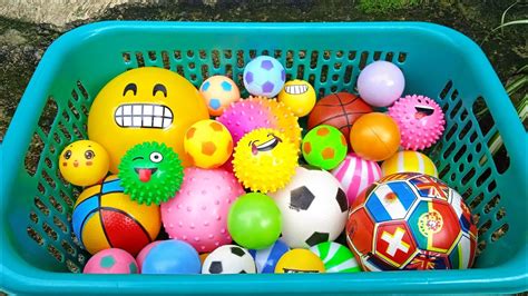 Mencari Bola Warna Warni Bola Basket Bola Sepak Bola Emoji Bola