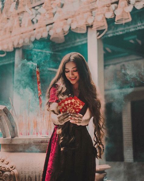 Hot girl công chúa tóc mây gốc Việt khoe ảnh đi lễ chùa cực đằm thắm ở Trà Vinh dịp Tết