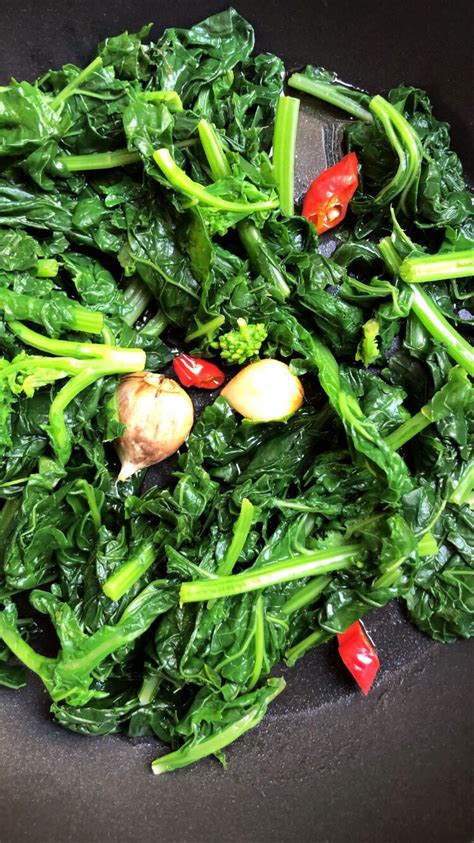 Pasta Integrale Con Pesto Di Cime Di Rapa Anacardi E Julienne Di