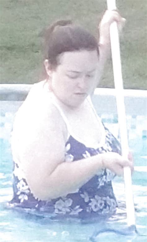 Voyeur Wife Outside And In Swimming Pool Photo 24 42 109 201 134 213