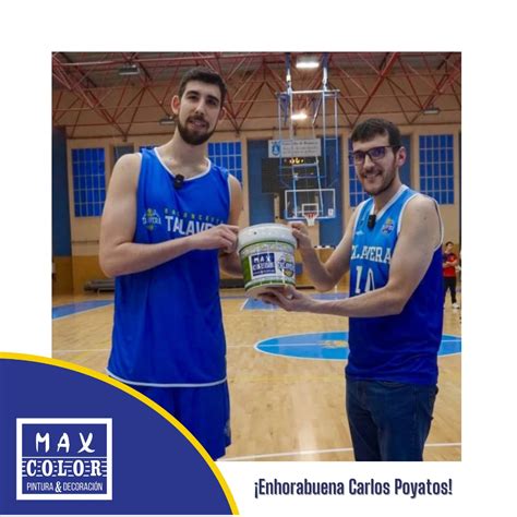 Max Color Entrega El Trofeo Al Jugador Max Color Del Baloncesto