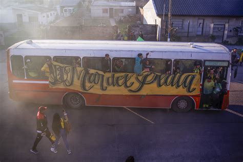 Galería de fotos de los hinchas de Aldosivi en el regreso al Minella