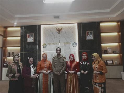 DWP Dikbud Sultra Gelar Lomba Fashion Show Eksekutif Tenun Karya Siswa