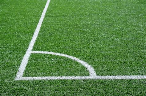 Campo de futebol verde linhas brancas de marcação Foto Premium