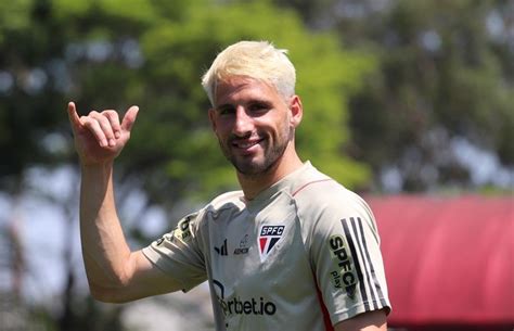 Calleri diz que vai estar em campo na estreia do São Paulo na