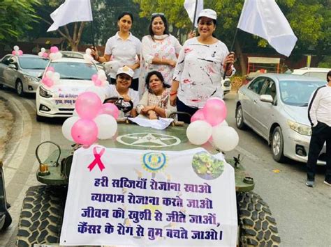 Innerwheel Members Took Out Scooty Car Rally In Meerut मेरठ में