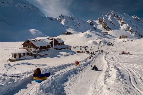 Au Nceput Lucr Rile La Noul Hotel De Ghea De La B Lea Lac Tema