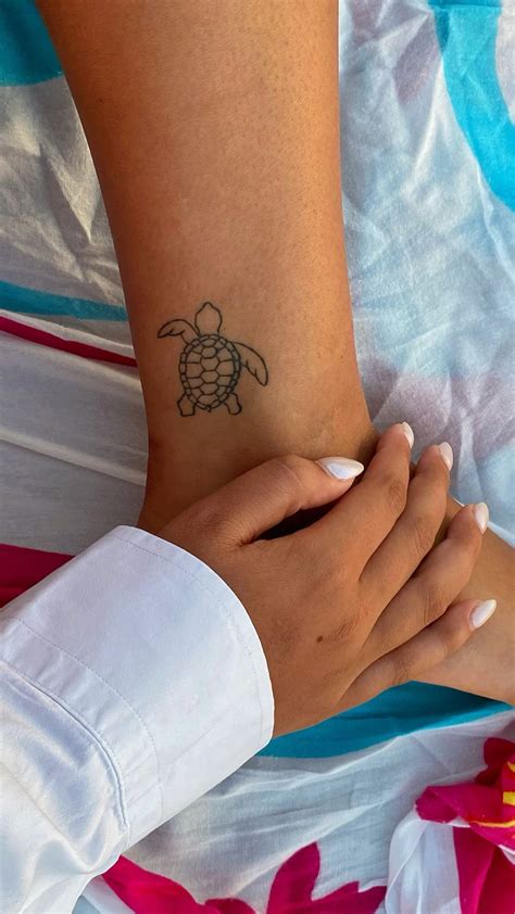 Pin By Brooke Swain On Tattoos Turtle Tattoo Turtle Tattoo Designs