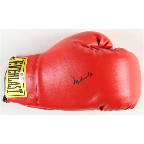 Muhammad Ali Signed Everlast Boxing Glove Beckett Pristine Auction