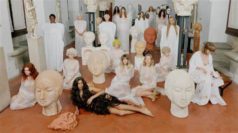 Vanessa Beecroft Ho Sempre Cercato Nella Moda Qualcosa Di Universale