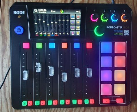 Test Rode RODECaster Pro II All In One Recording Podcast Station