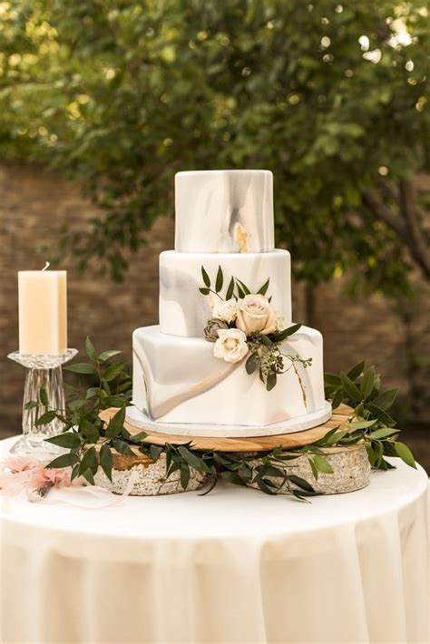 Amazing Wedding Cakes White Wedding Cake Dreamy Wedding Winter