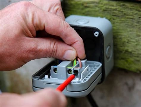 Prise électrique extérieure choix et installation