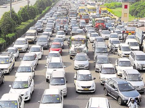 Six Hour Traffic Jam On Noida Expressway Hindustan Times