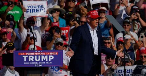 Remarkable Photo Shows Bullet Flying Past Donald Trump S Head In Assassination Attempt