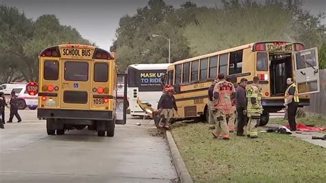 Reportan Dos Adulto Y Dos Estudiantes Heridos En Accidente Que