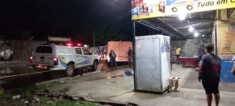 Homem Morto Tiros Enquanto Bebia Em Frente Mercearia