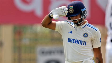 Dhruv Jurel Celebrated Hisher First Half Century In Test In A Special