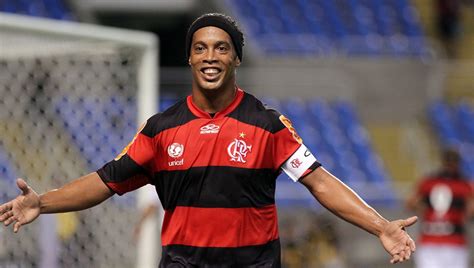 Conheça a história de Ronaldinho Gaúcho e por onde ele anda Mundo Inverso