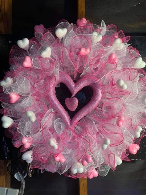 Pin By Sandy Unruh On Quick Saves Valentine Wreath Diy Valentine