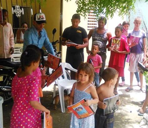 Sembrando Para Un Futuro Llevan Tiles Colares A Escuelas