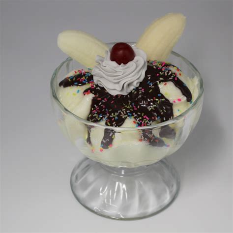 Deluxe Sprinkle Sundae Just Dough It