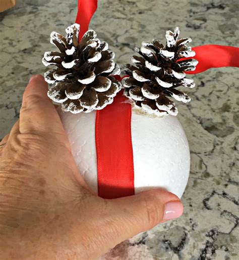 How To Make A Christmas Kissing Ball Celebrate And Decorate