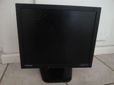 [For Sale] - 2 x 17" Samsung Syncmaster 710v - Scratches - Any offers ...