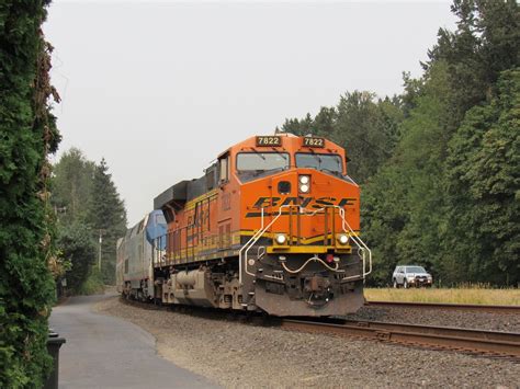 11 With Bnsf Help The Coast Starlight With Bnsf 7822 Es4 Flickr