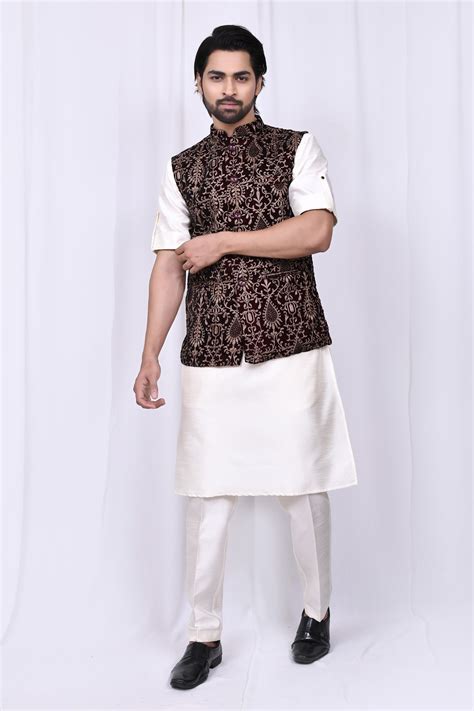 Buy Maroon Velvet Embroidered Floral Bundi And Kurta Set For Men By