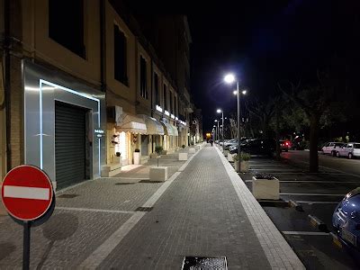 L Ape Ronza La Danza Macabra Del Centro Un Luogo Morto Dove Sprecare